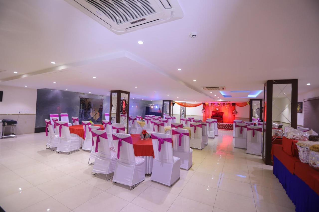 Airport Hotel Bollywood Paradise Nova Deli Exterior foto