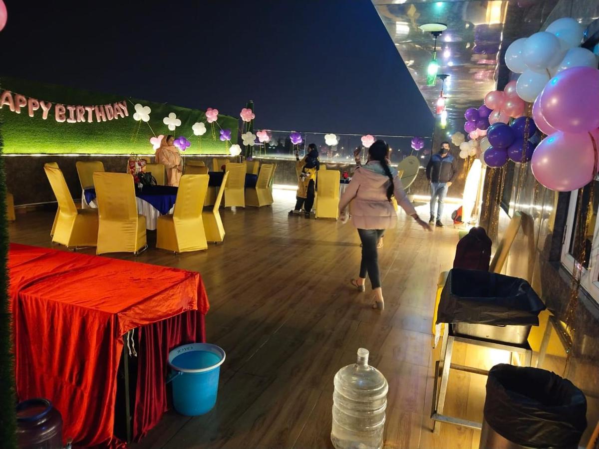 Airport Hotel Bollywood Paradise Nova Deli Exterior foto